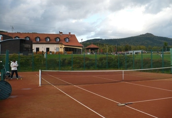 Golfurlaub-Malevil-Tennis